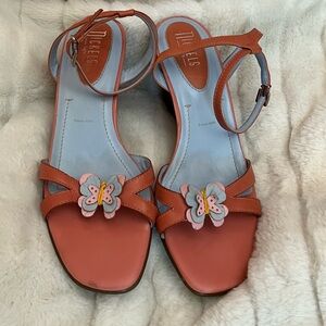 Y2K Nickels 9.5M Soft Leather Girlhood Butterfly BugHoe Accent Wedge Sandals
